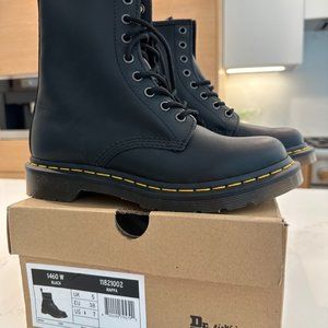 Dr. Martens - NEW -1460 Women's Smooth Leather Lace Up Boots - Size 7